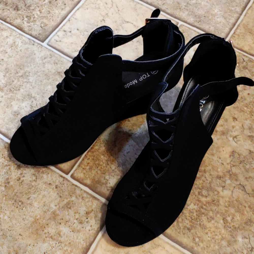 Size 7.5 women's black suede like wedge shoes.  No tag, but never worn.